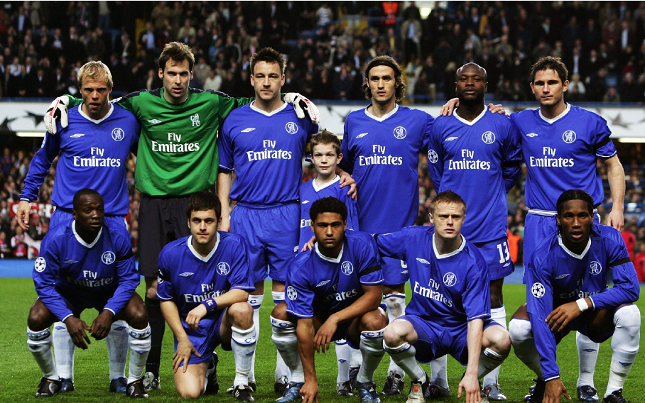 曼联英超赛场精彩抢断反击（曼联英超赛场断球后迅猛反击）